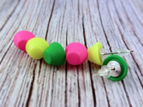 Preview: Ohrstecker fluoreszierend